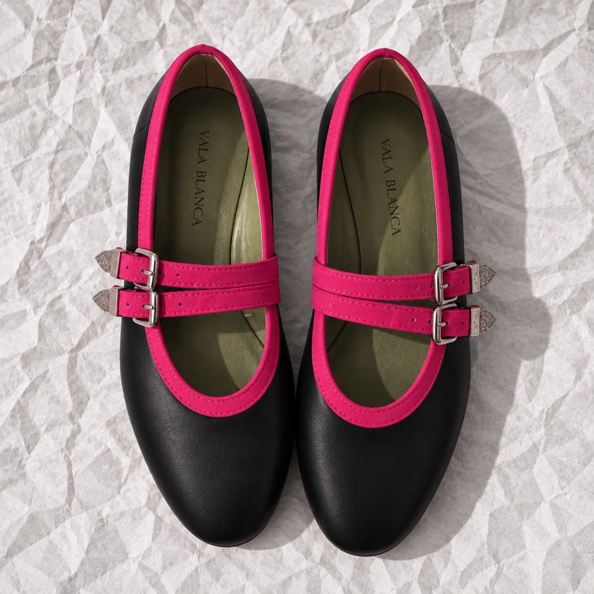 Texana negra con ribete rosa